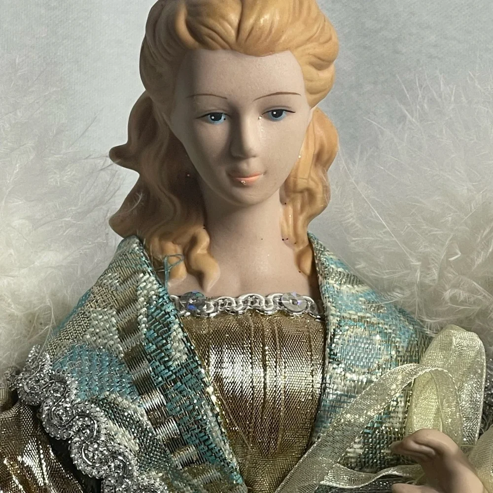 Source Unknown Angel Figurine with Gold and Cream Accents